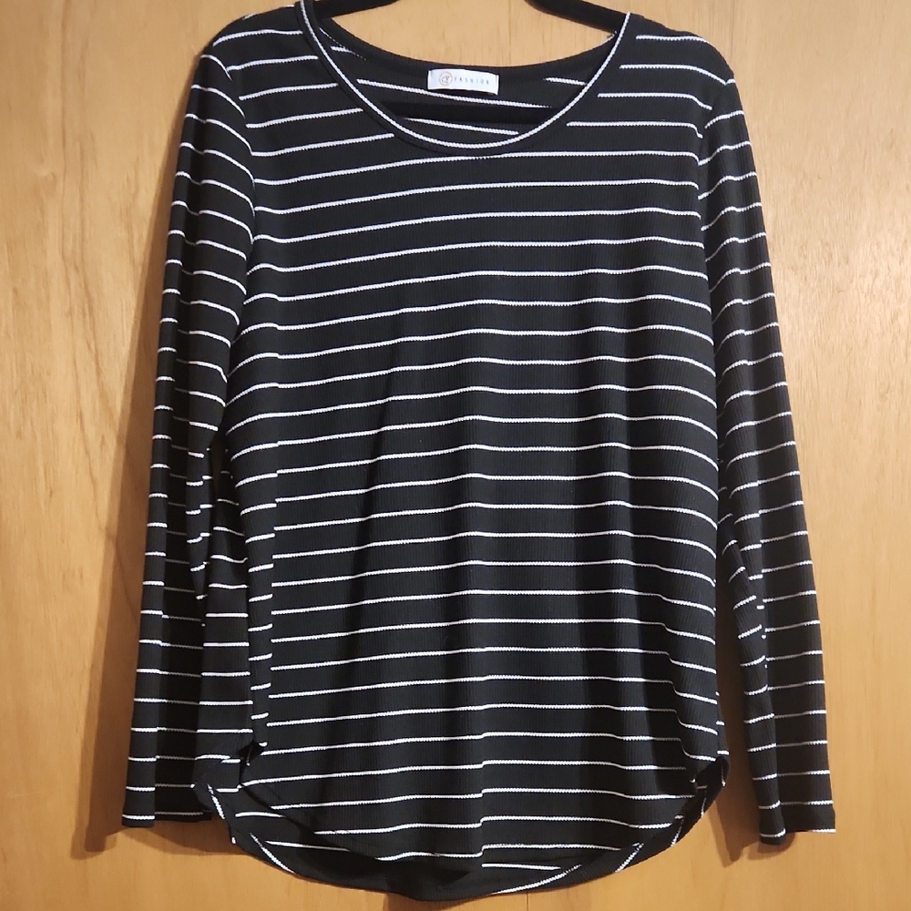 Apt. 9 Black and White Striped Long Sleeve Tee
